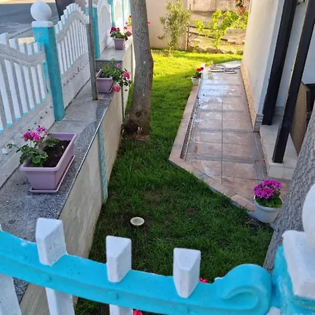 Casa de hóspedes Izgrev 24а 3*