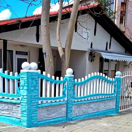 Casa de hóspedes Izgrev 24а 3*