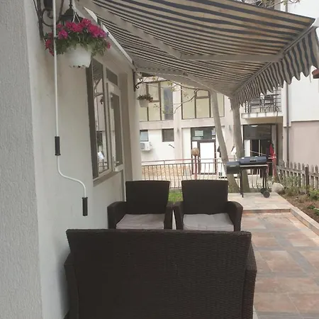 Izgrev 24а ゲストハウス チェルノモレツ