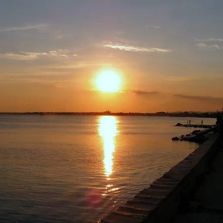 ゲストハウス Izgrev 24а 3*